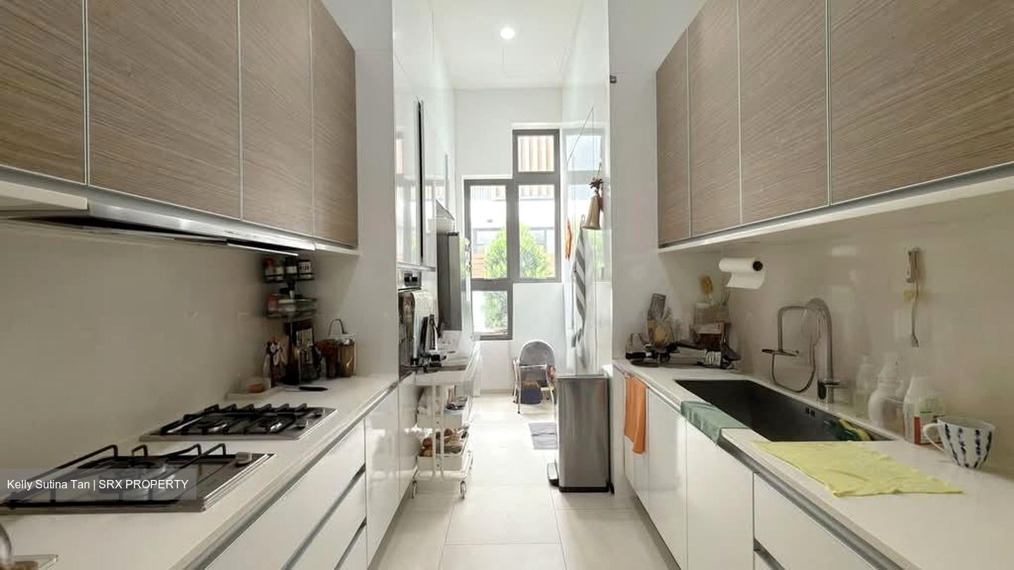 Crescent Road (D15), Terrace #549390731